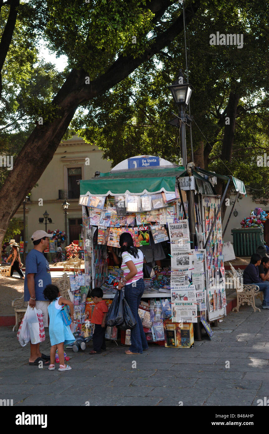 Premere il chiosco città di Oaxaca Messico Foto Stock