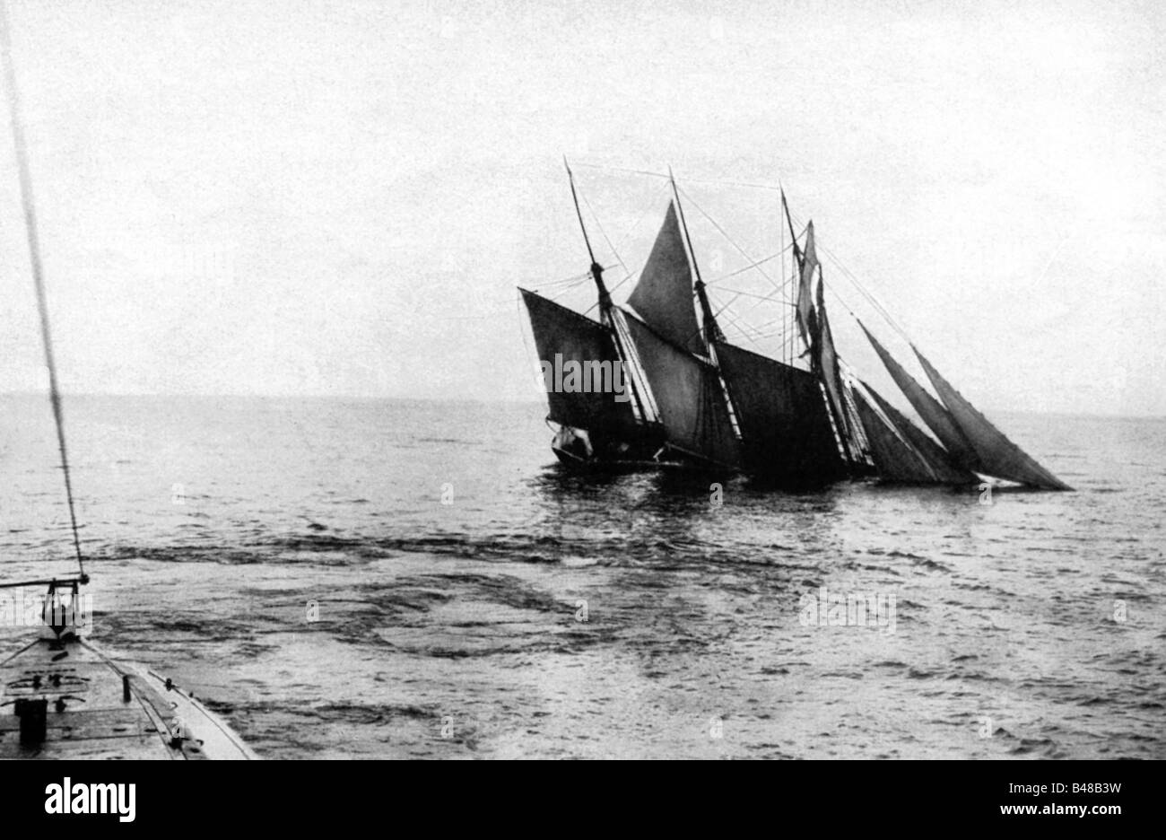 Eventi, Prima guerra mondiale / prima guerra mondiale, guerra navale, naufragio Sailer, distrutto dal sommergibile tedesco 'Sm U 35', Mediterraneo, circa 1916, Foto Stock