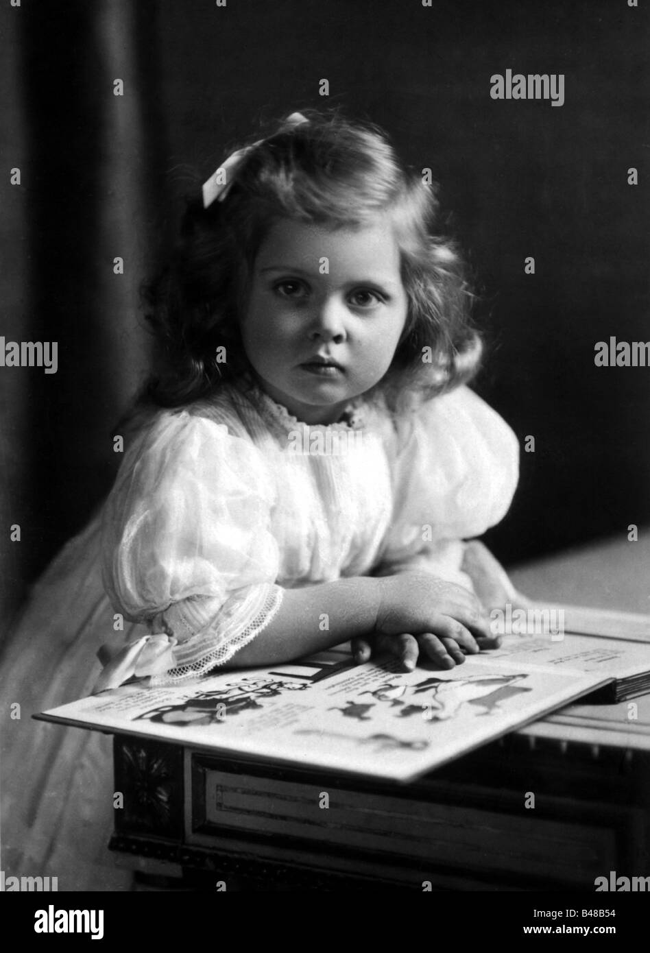 Sibylla, 18.01.1908 - 28.11.1972, Principessa di Svezia, mezza lunghezza, come bambino, inizio 1910, Foto Stock