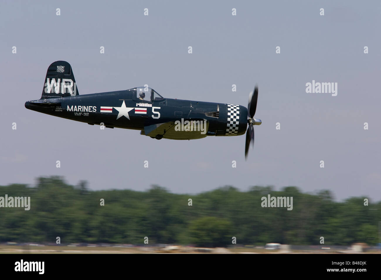 Possibilità Vought F4U Corsair Fighter battenti al Thunder su Airshow Michigan Foto Stock