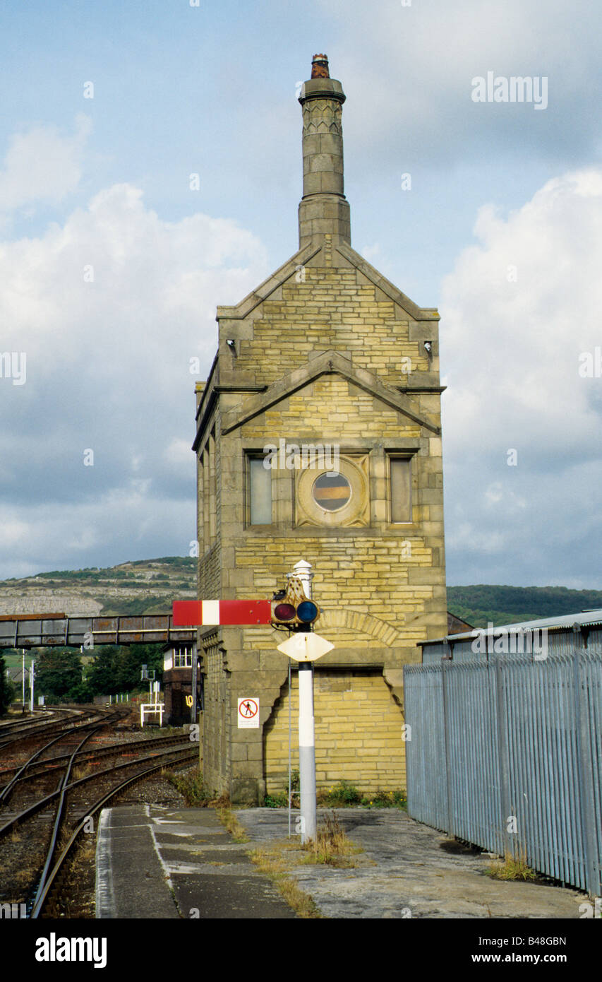 Carnforth Station, NW Lancashire, casella segnale e il segnale di semaforo Foto Stock