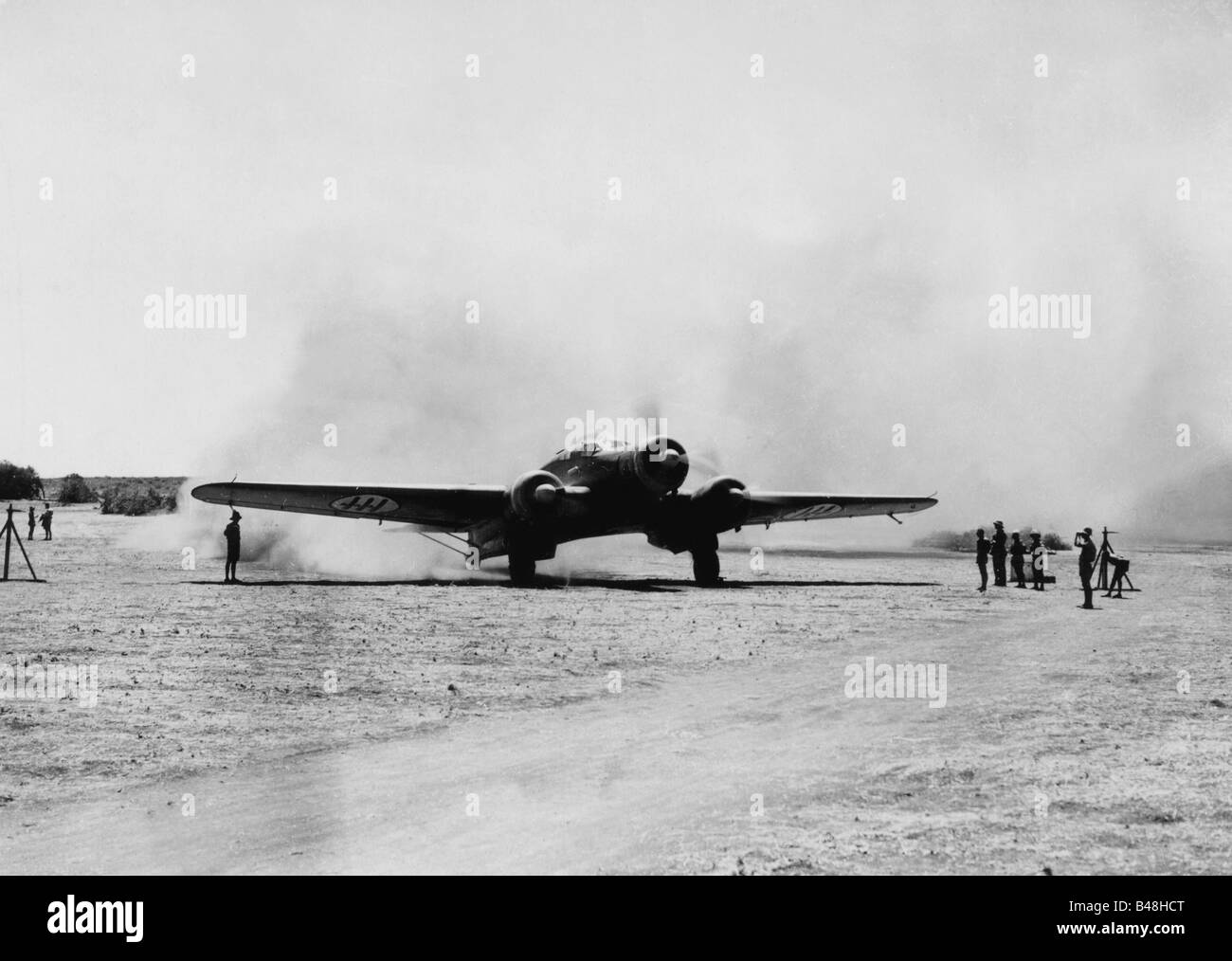 Eventi, Seconda guerra mondiale / seconda guerra mondiale, guerra aerea, aereo, bombardiere italiano Savoia Marchetti SM 79 'parviero' a partire, Libia, circa 1941, Foto Stock