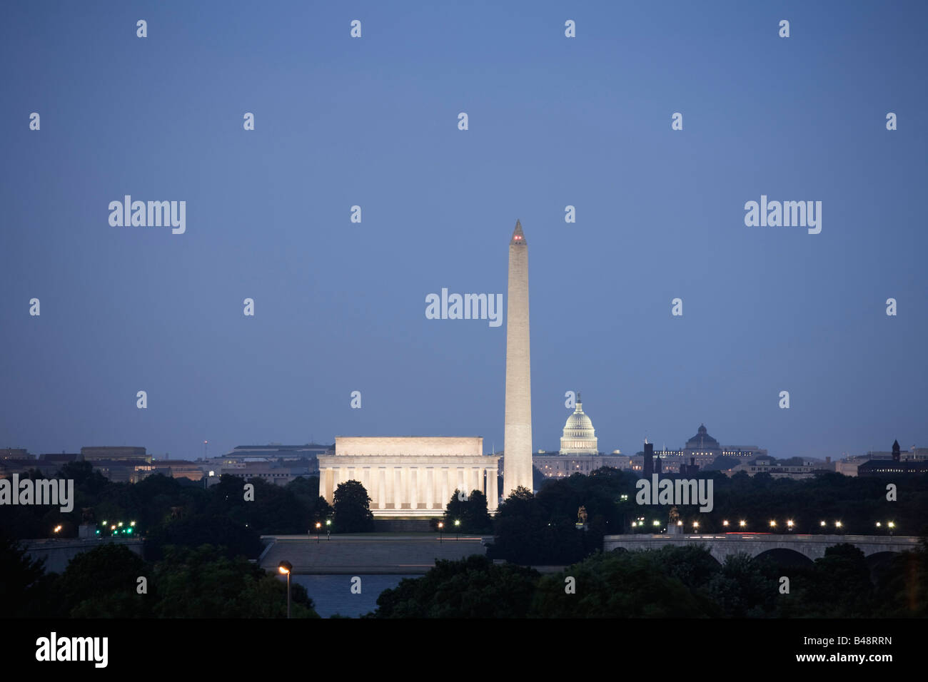 Il Lincoln Memorial, il Monumento a Washington e il Capitol Building di notte, Washington DC, Stati Uniti d'America Foto Stock