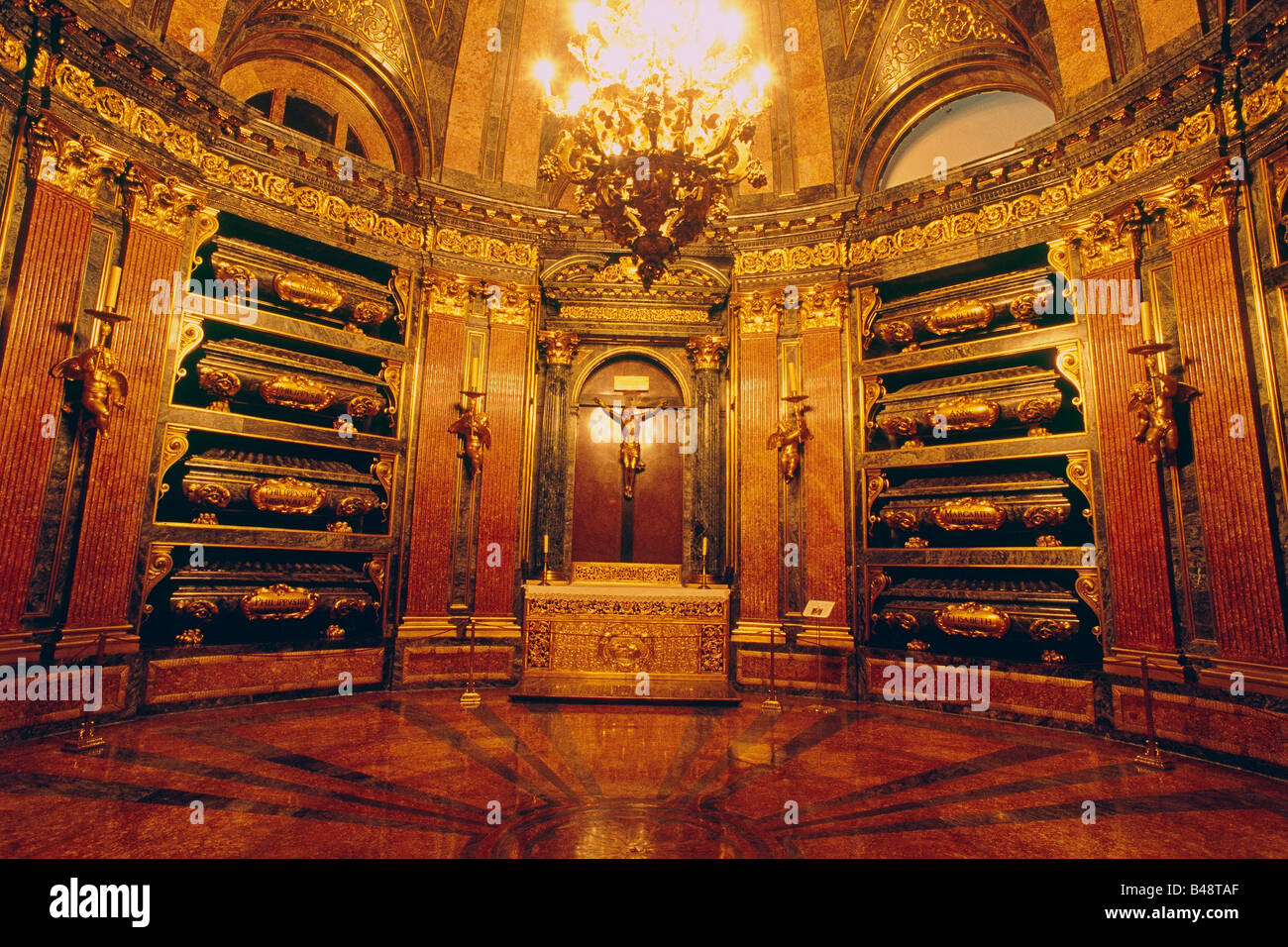 Spagna - Madrid - El Escorial - Il Monastero Reale di San Lorenzo El Real - pantheon dei Re Foto Stock