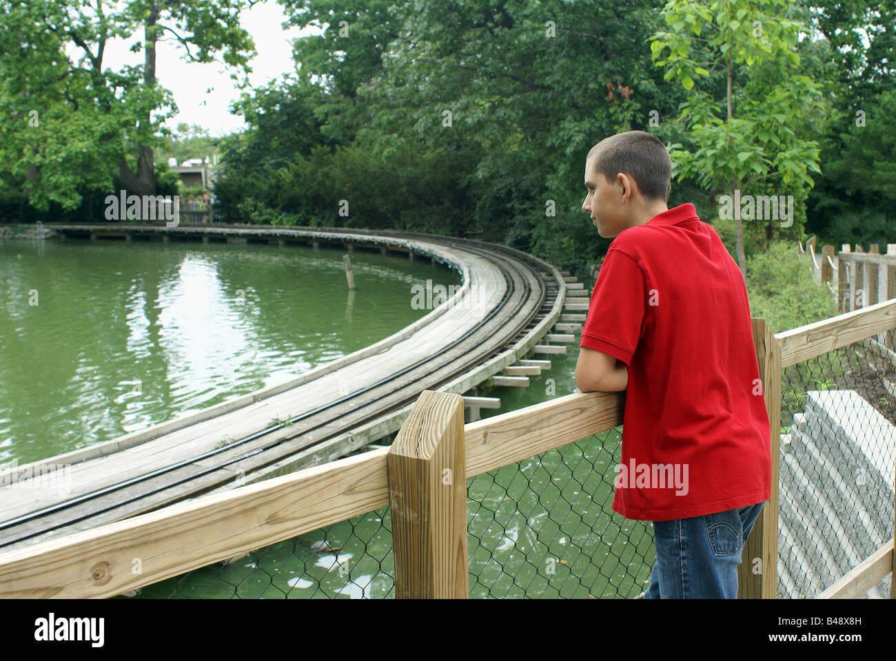In attesa del treno Zoo Foto Stock