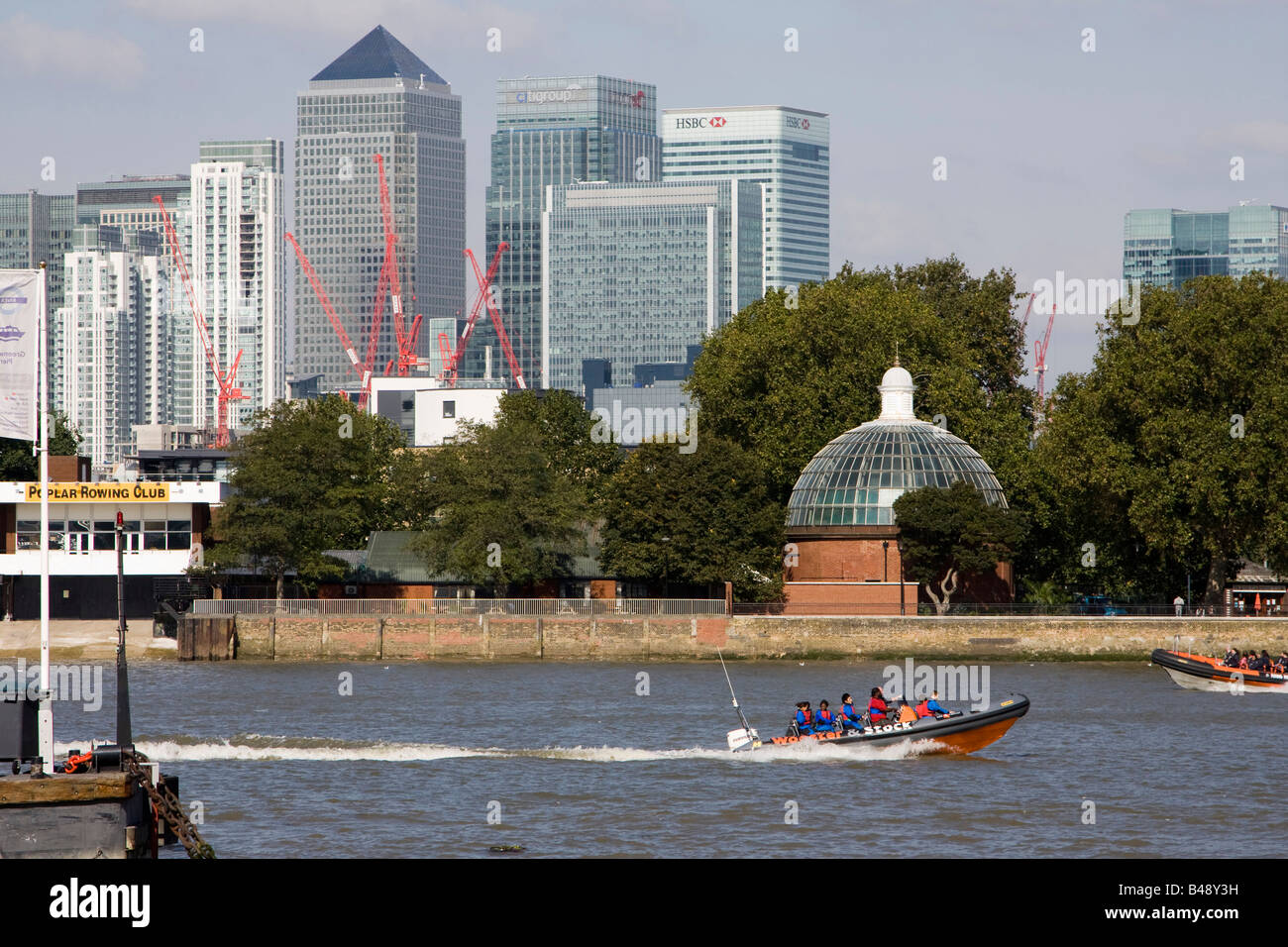 Canary Wharf London docklands attraverso il fiume Tamigi da Greenwich Pier Foto Stock