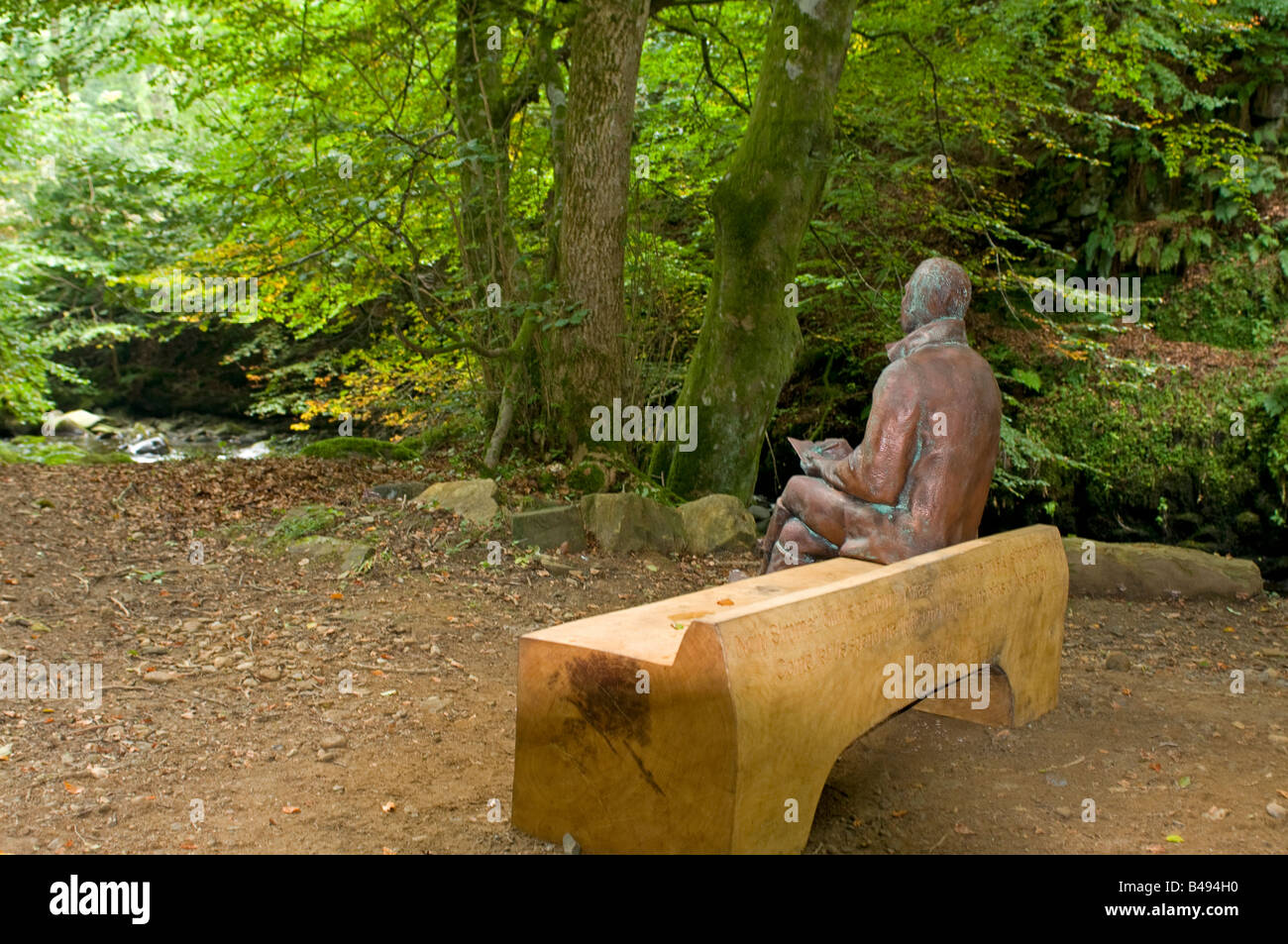 Statua in bronzo di scultura del poeta Scozzese Robert Burns in Birks di Aberfeldy Moness Perthshire Foto Stock