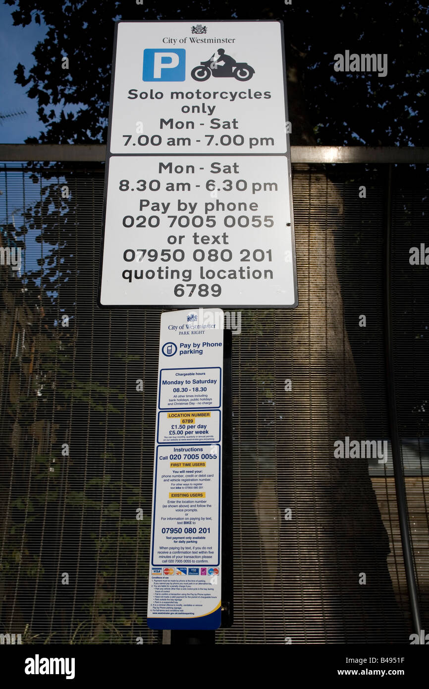 City of Westminster Consiglio firmare per il parcheggio delle biciclette London REGNO UNITO Foto Stock