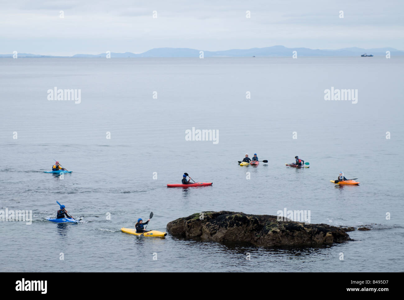 Kayak di mare a Hopeman nel Moray Firth a nord est della Scozia UK Foto Stock