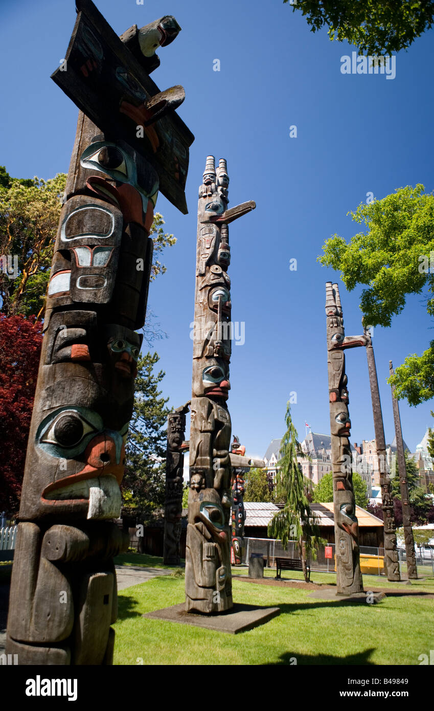 Totem Poles in Thunderbird Park Victoria, Isola di Vancouver, British Columbia, Canada. Foto Stock