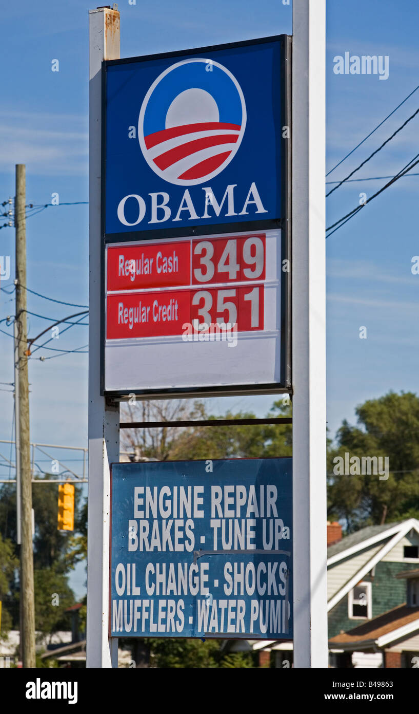 Segno di Obama sulla stazione di benzina Foto Stock