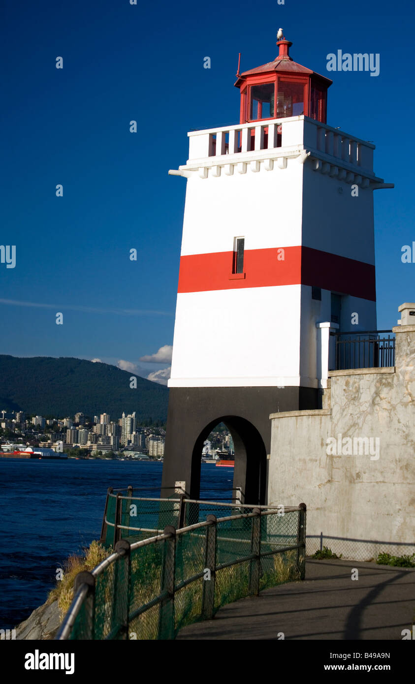 Brockton Point Lighthouse all'ingresso Burrard ingresso nel Parco di Stanley, Vancouver, British Columbia, Canada Foto Stock