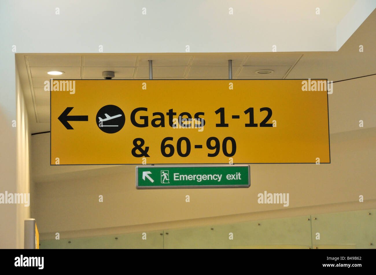 Segno per cancelli a Heathrow Terminal 1 di Londra, Regno Unito Foto Stock