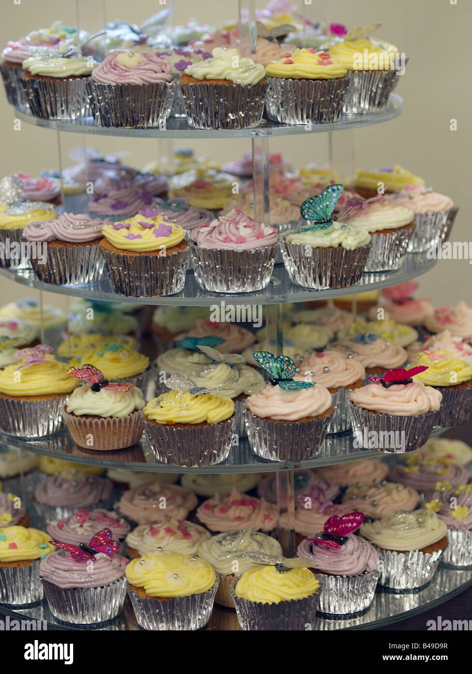 Moderna torta di nozze Foto Stock