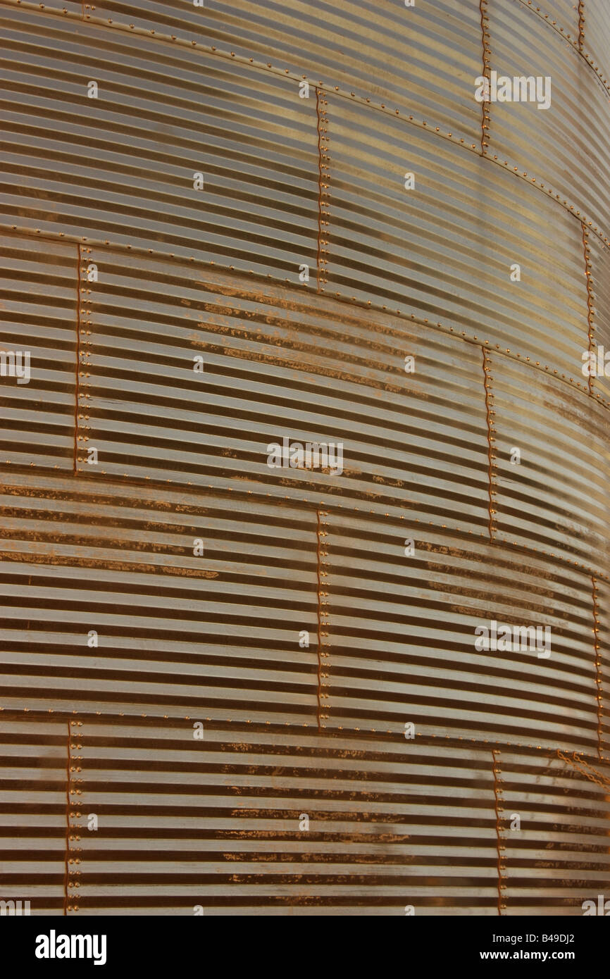 Un grande silo ondulato per grano recieval sulla penisola di Eyre Foto Stock