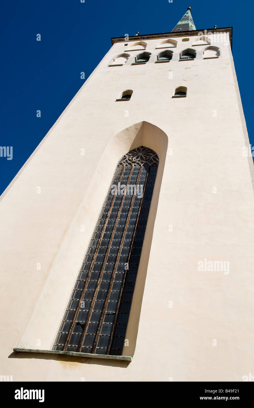 Torre del XII secolo San Olaf è la chiesa, Tallinn, Estonia Foto Stock