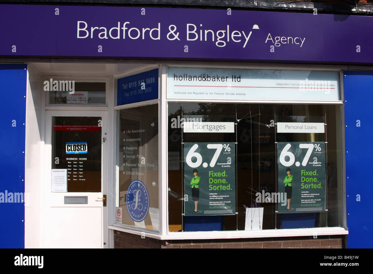 Tasso di interesse i segni in un Bradford & Bingley Building Society in U.K. Foto Stock