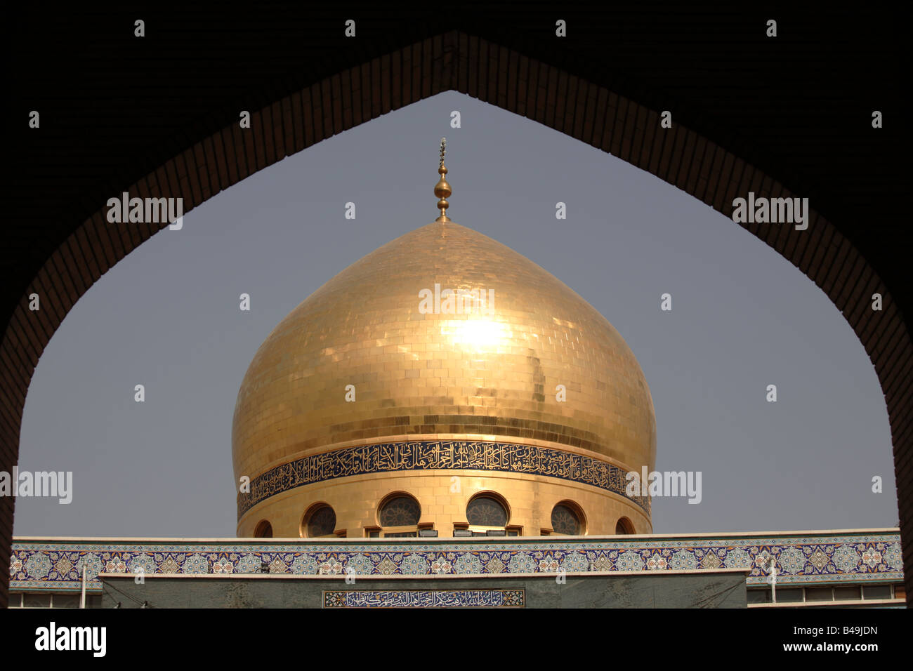 La cupola dorata di Sayyida Zeinab moschea iraniana, Damasco, Siria Foto Stock