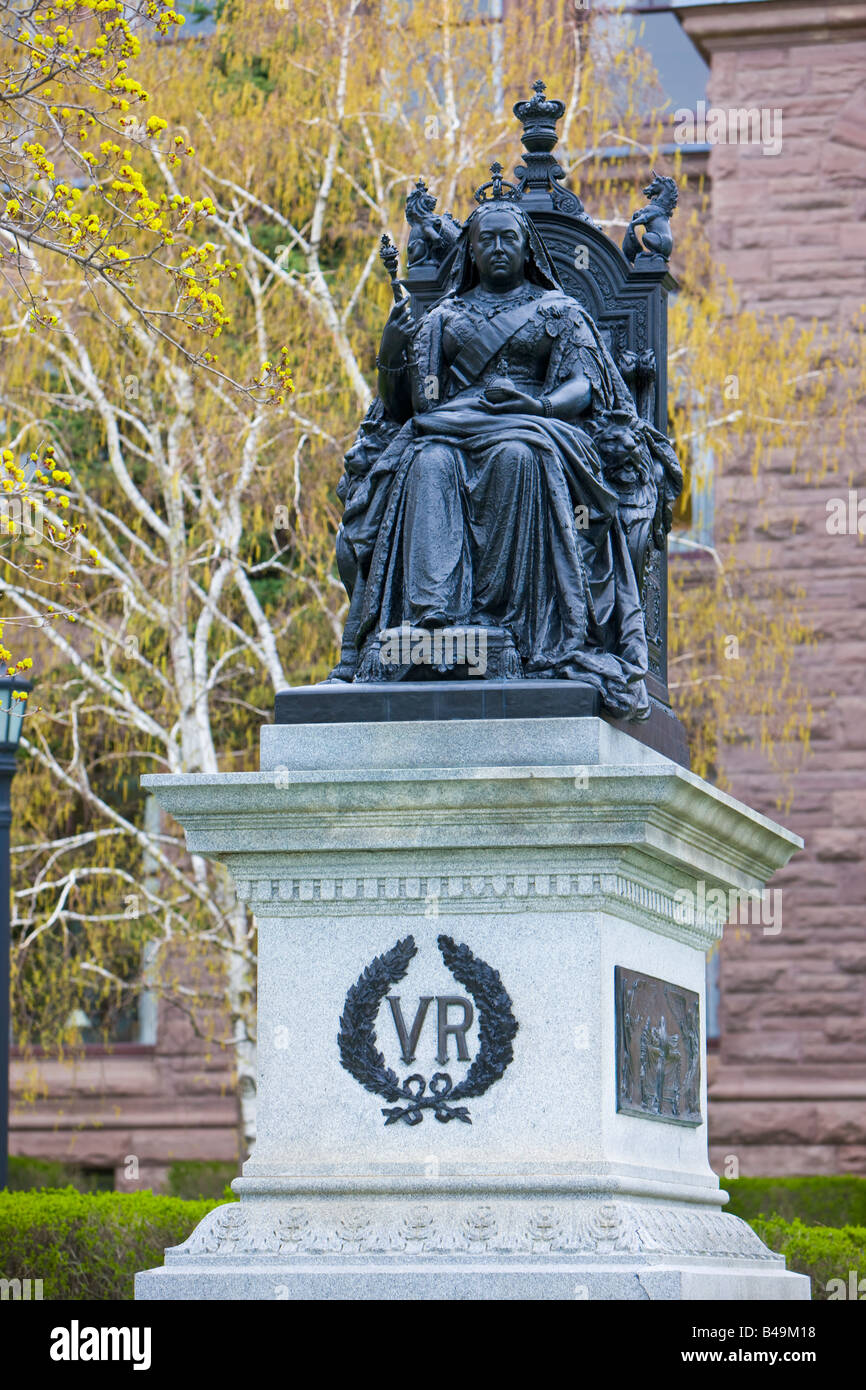 Statua della regina Victoria (1819-1901), al di fuori dell'Ontario edificio legislativo nella città di Toronto, Ontario, Canada. Foto Stock