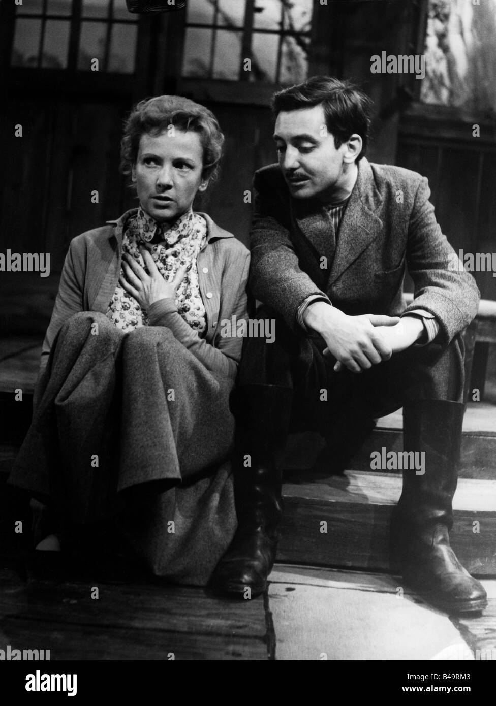 Kuzmany, Elfriede, 29.9.1915 - 17.7.2006, attrice austriaca, full length, con Hans Clarin, scena dal gioco, 'Fährten', di Ferdinand Bruckner, regista: Michael Kohlmann, Bavarian Television, trasmissione televisiva, 29.9.1960, Foto Stock