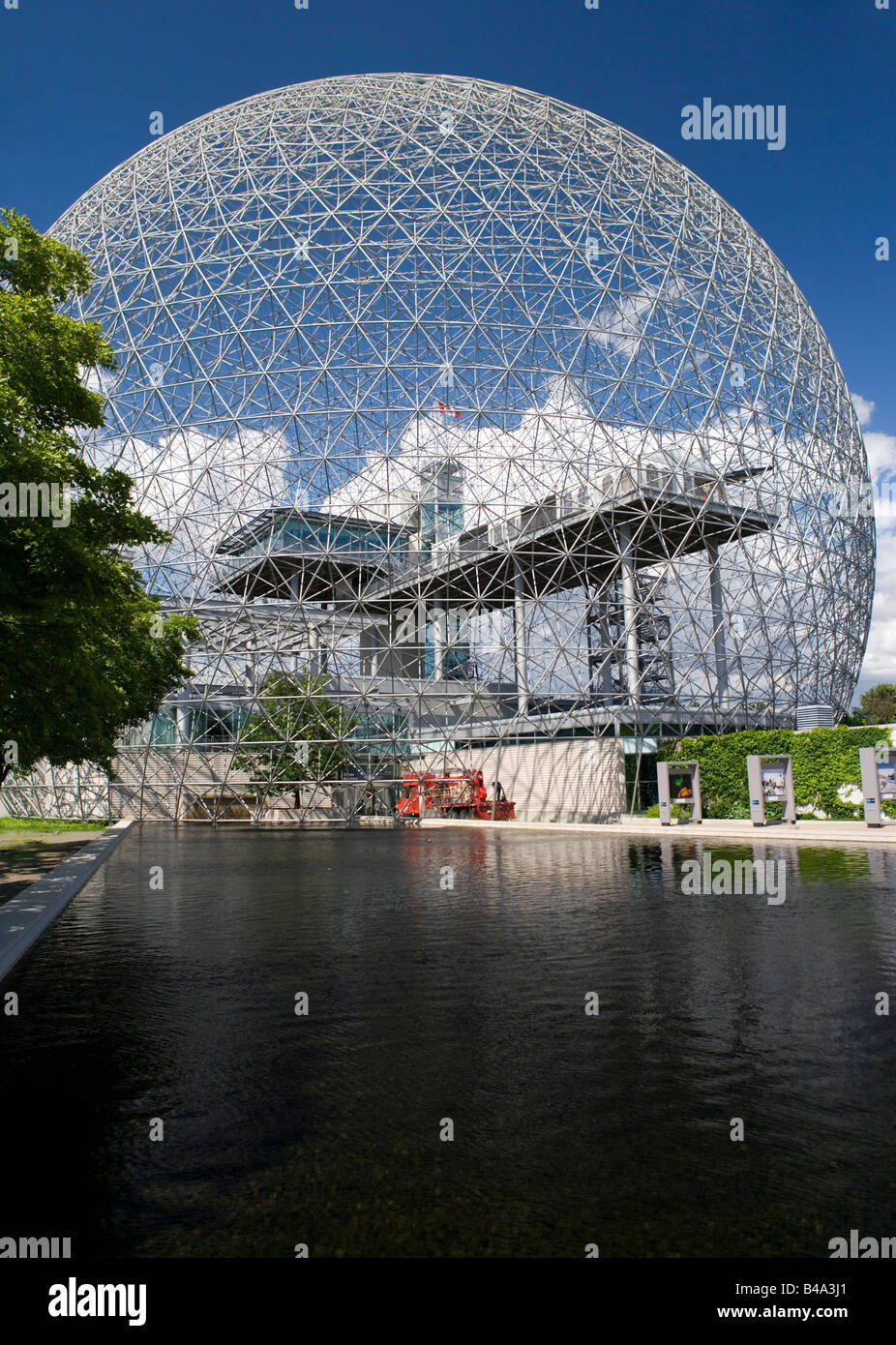 Vista della Biosfera sito dell'Expo 1967 a Montreal, Canada. Foto Stock