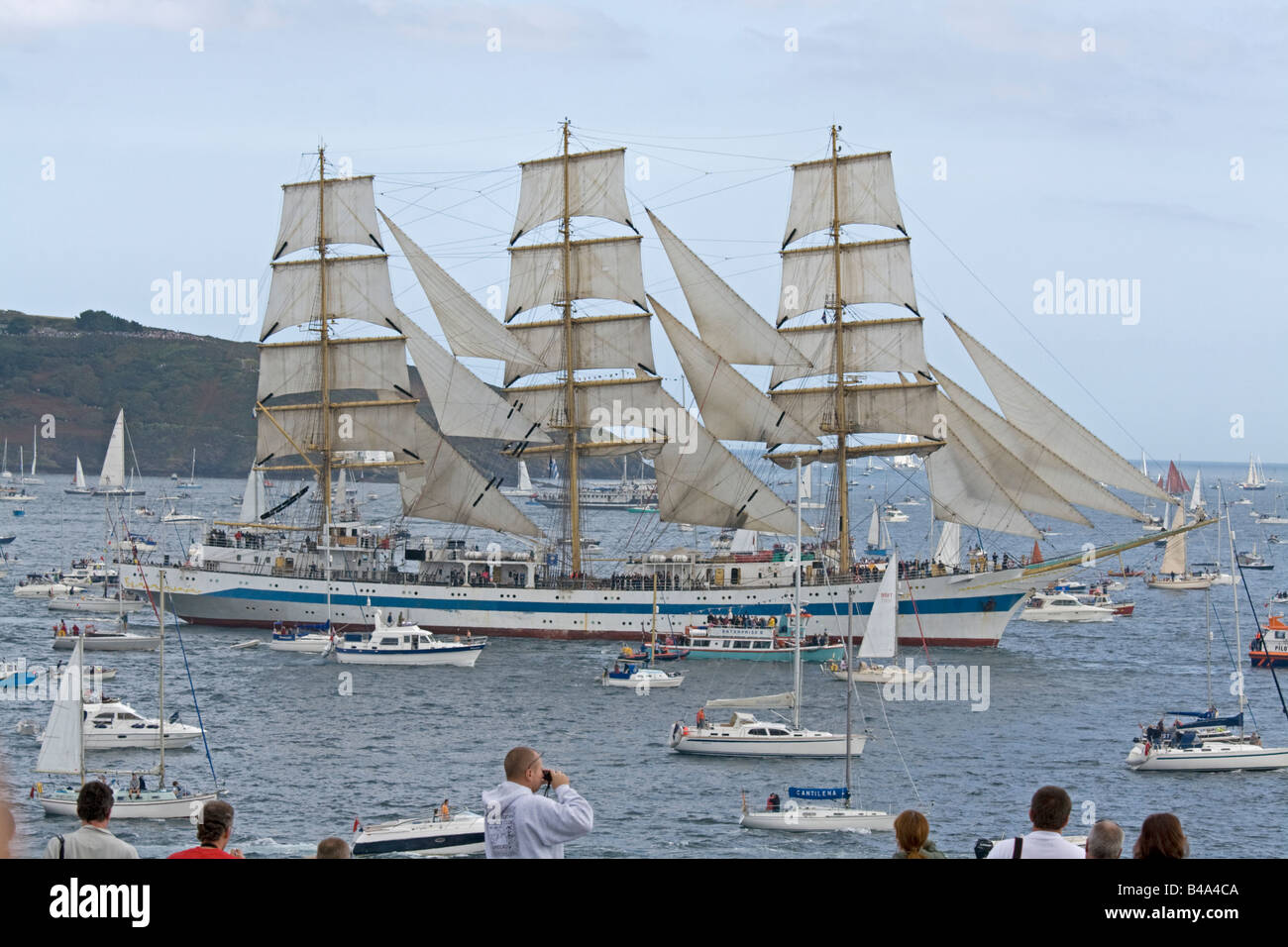 Piazza Mir truccate nave formazione Funchal 500 TALL SHIPS REGATTA Pendennis Point Falmouth Cornwall Regno Unito Foto Stock