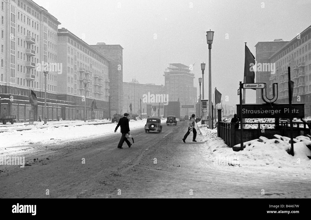 Georografia/viaggi, Germania, Berlino, Stalinallee e Strausberger Platz, 1950s, Foto Stock