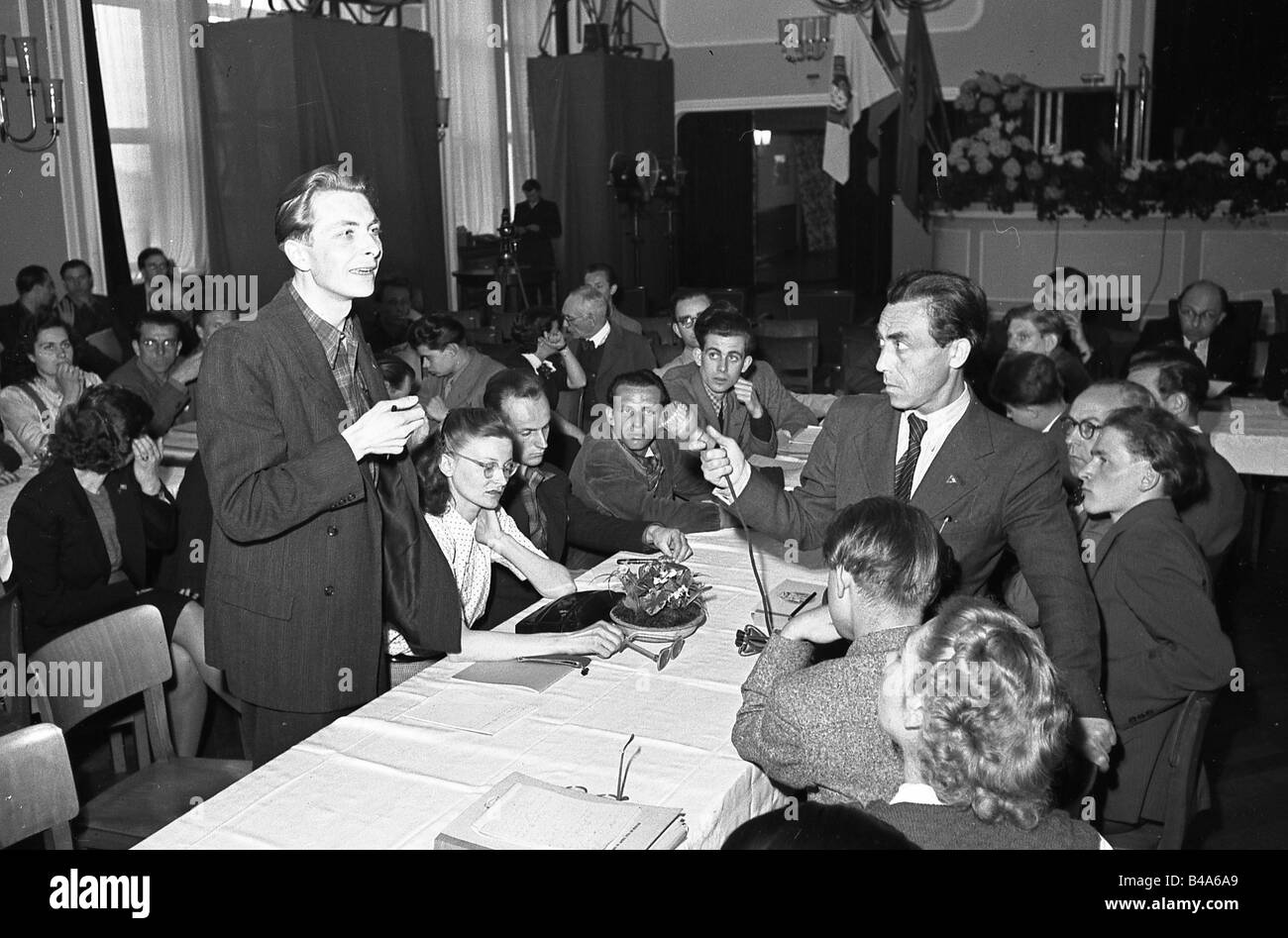 Geografia/viaggio, Germania, Repubblica democratica tedesca, cultura, congresso di giovani artisti, Berlino Est, 1951, Foto Stock