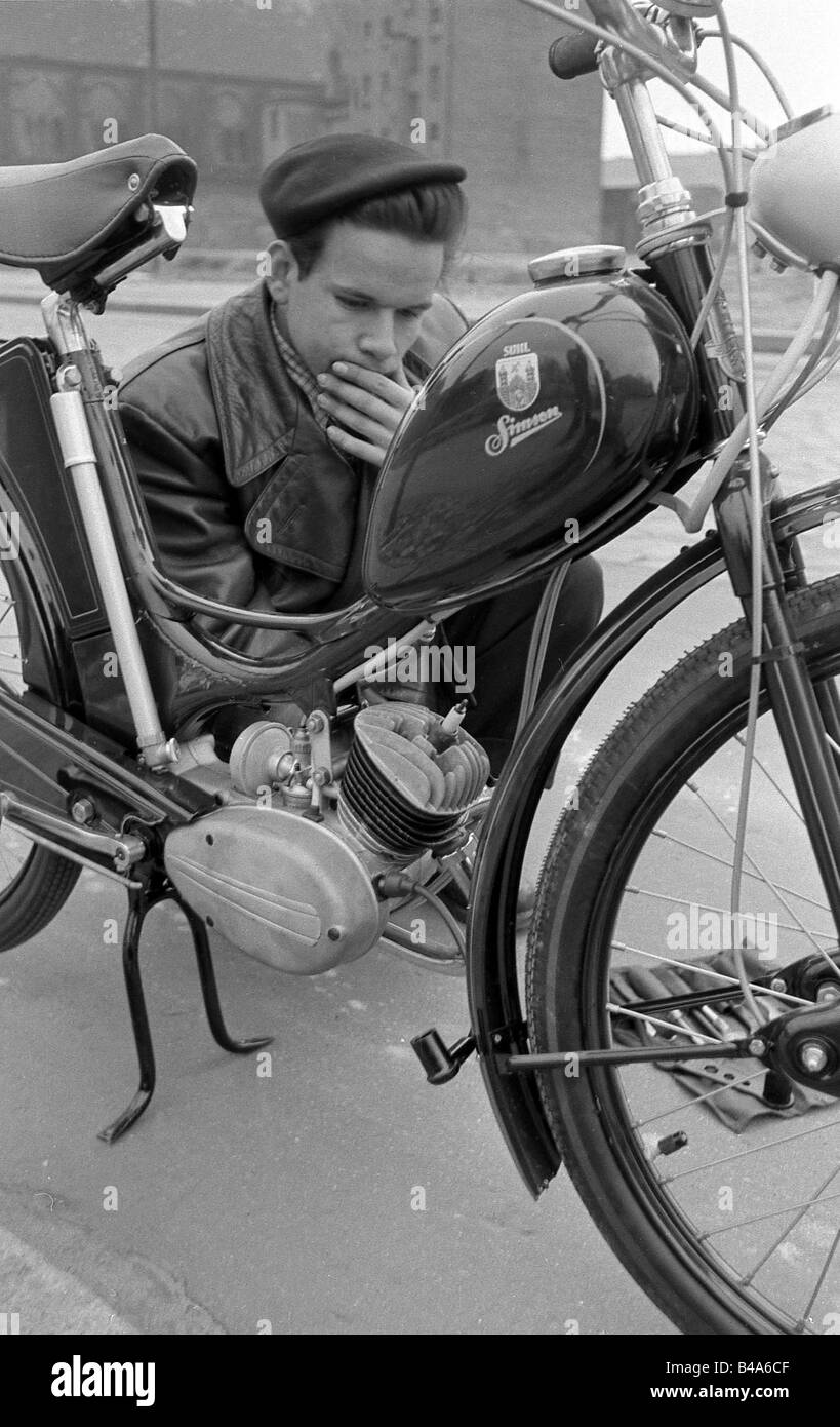 Trasporti/trasporti, moto, ciclomotore SR1 della società Simson/Suhl, 1956, Foto Stock
