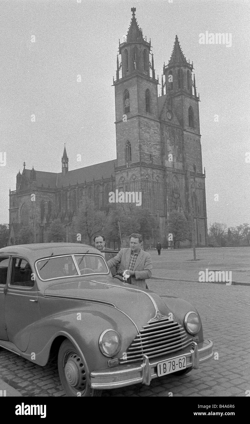 Geografia/viaggio, Germania, Magdeburg, cattedrale, parcheggio auto, 1959, Foto Stock