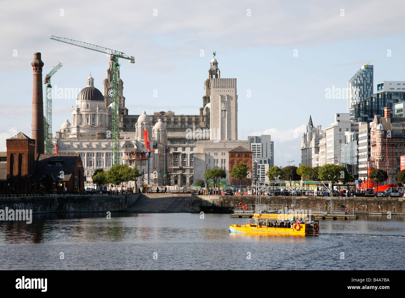 Veicolo anfibio in Liverpool docks Foto Stock