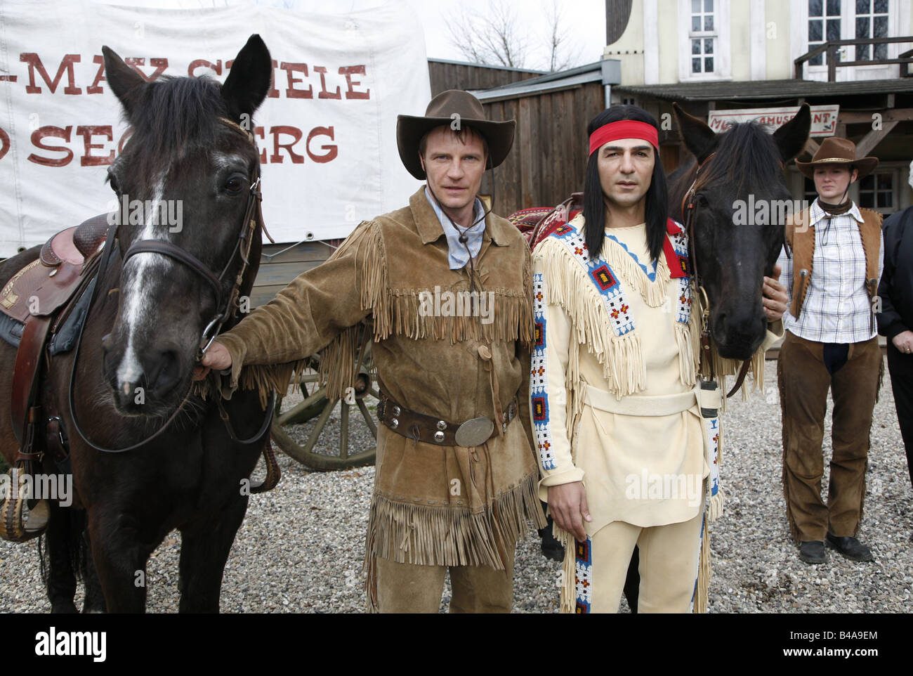 Nindel, Thorsten, * 16.12.1964, attore tedesco di mezza lunghezza, come Old Shatterhand, con Erol Sander come Winnetou, Karl May Festival, Bad Segeberg, 11.4.2007, Foto Stock