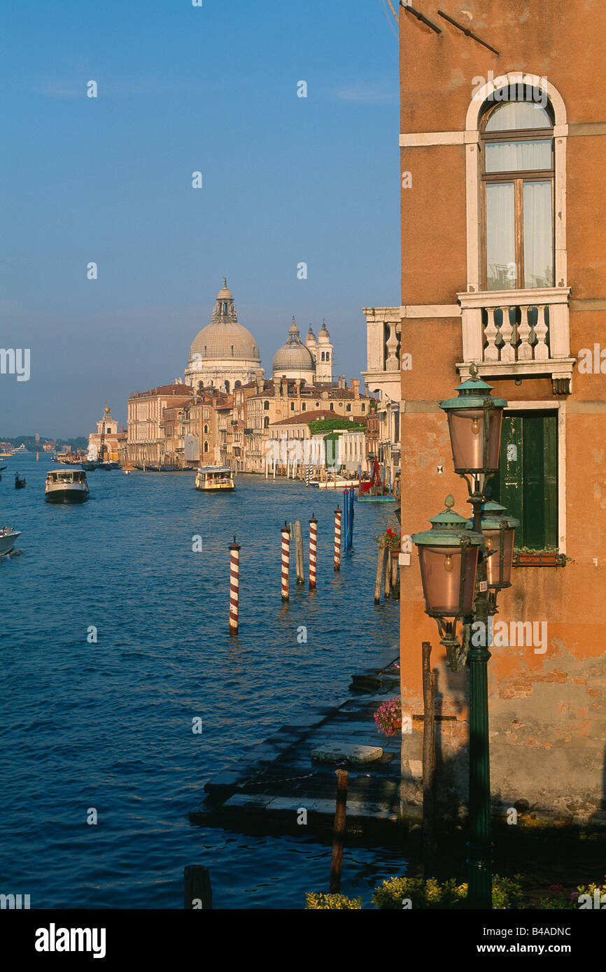 Italia Venezia vista del Canal Grande e di Santa Maria della Salute Foto Stock