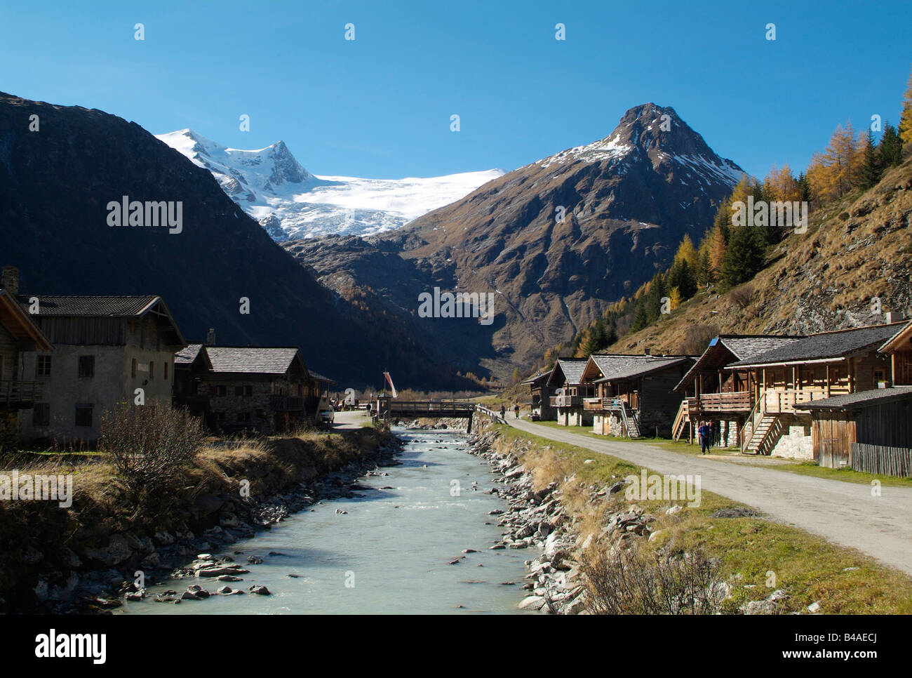 Geografia / viaggi, Austria, Tirolo, paesaggi, Gschloesstal nel Tirolo Orientale con vista verso Venedigermassiv e Schwarze Wand, Additional-Rights-Clearance-Info-Not-Available Foto Stock