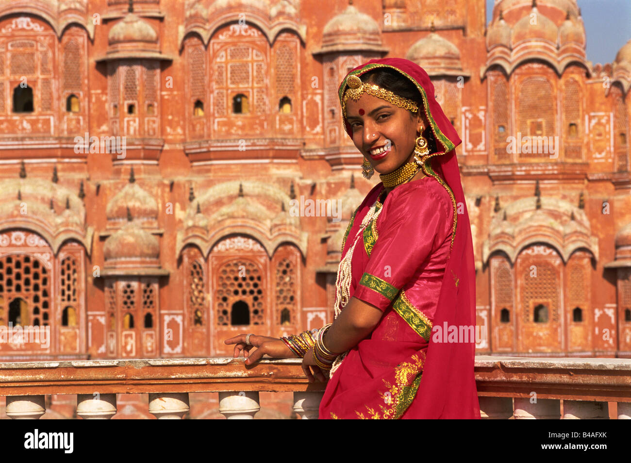 India, Jaipur, vento Palace, Hawa Mahal, Donna Foto Stock