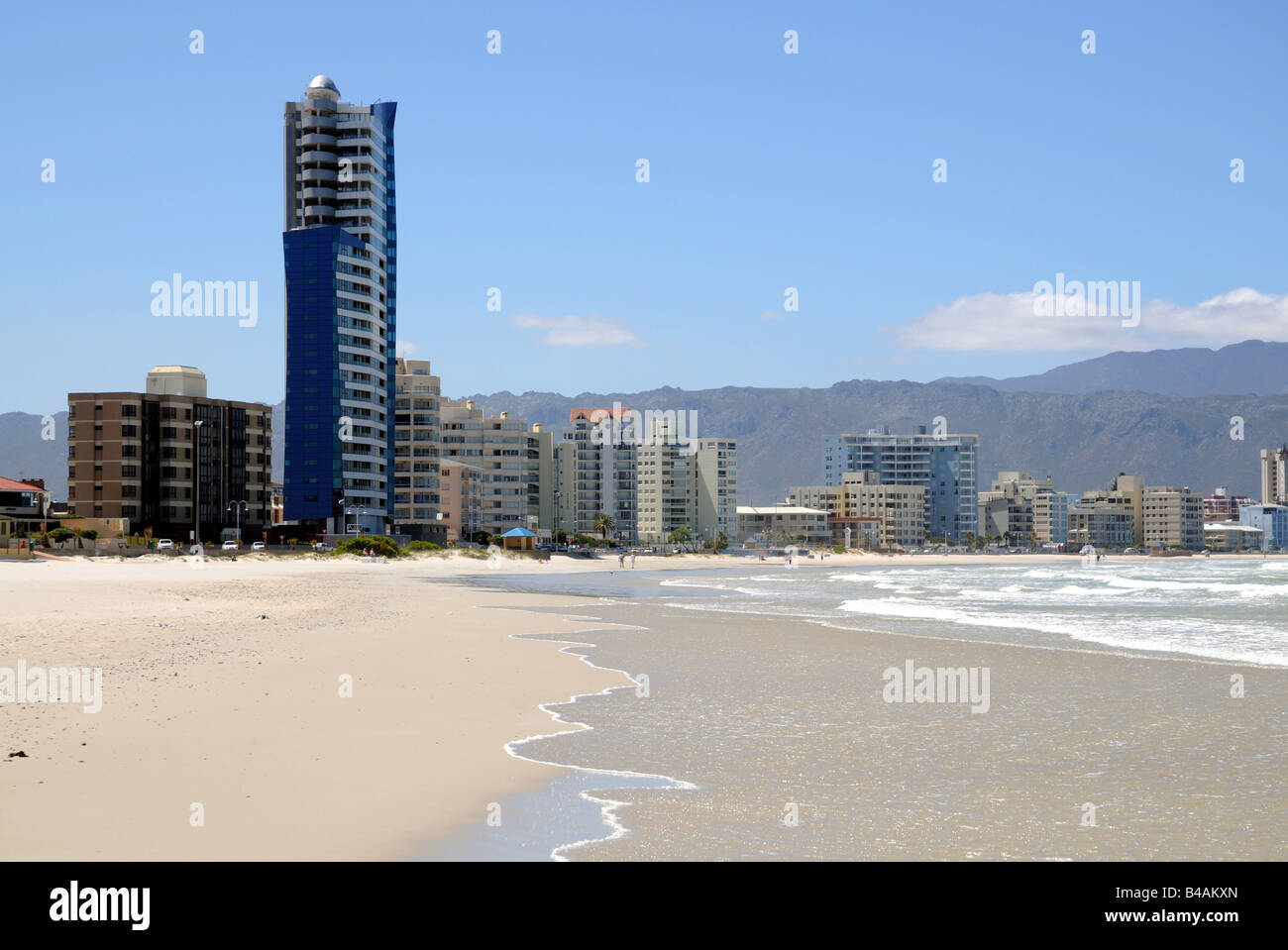 Geografia / viaggi, Sud Africa, Cape Town, spiagge, Meike Bay, vista su alti edifici di appartamenti e case sulla spiaggia, Additional-Rights-Clearance-Info-Not-Available Foto Stock