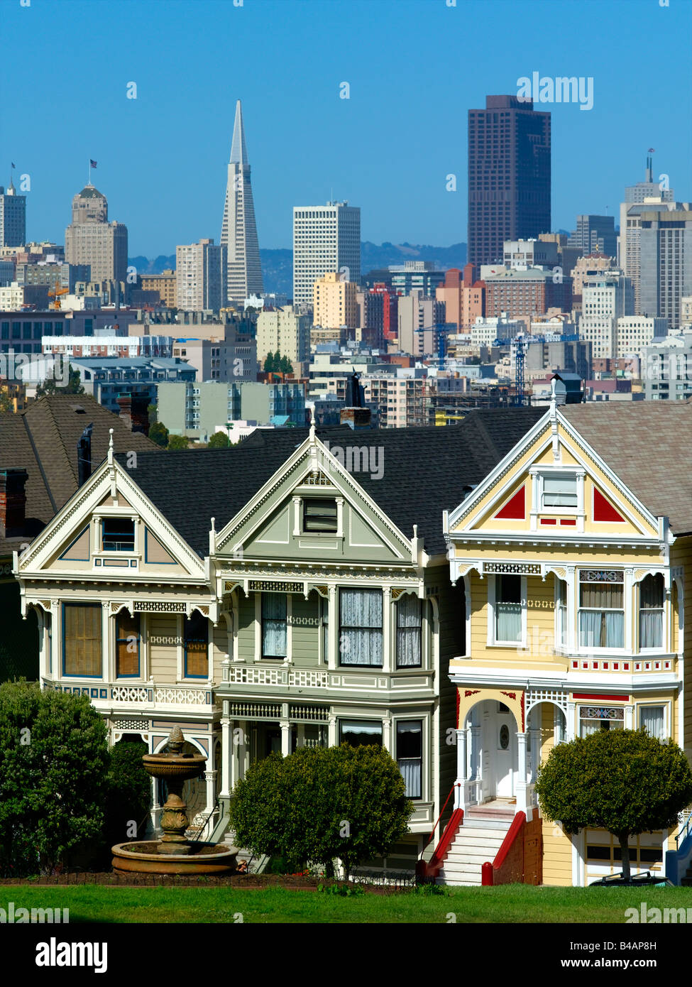 Alamo Square architettura vittoriana ospita, Steiner Street di San Francisco Foto Stock