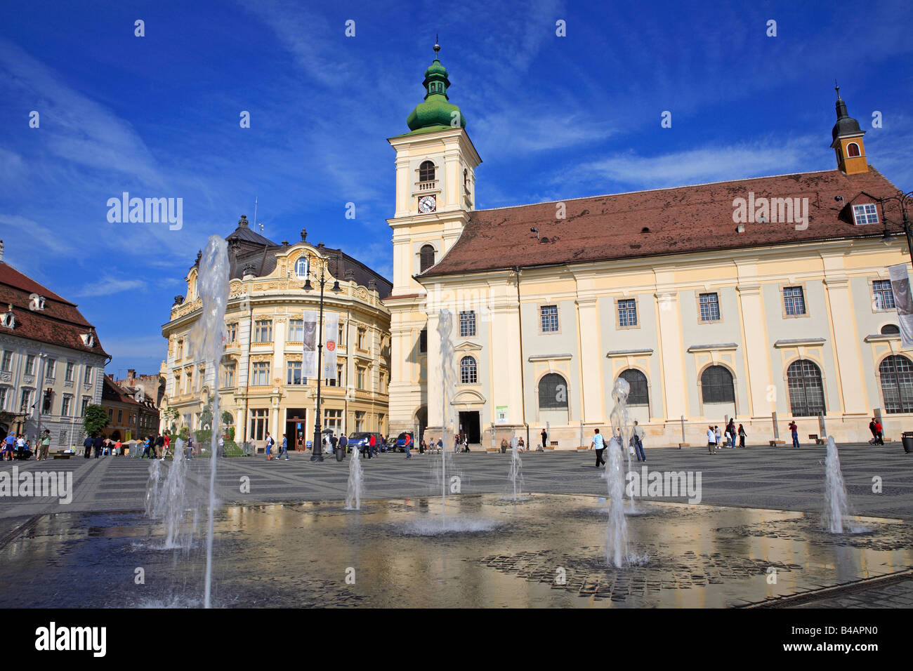 La Romania, Transilvania, Sibiu, Piata Mare, la Chiesa cattolica romana Foto Stock