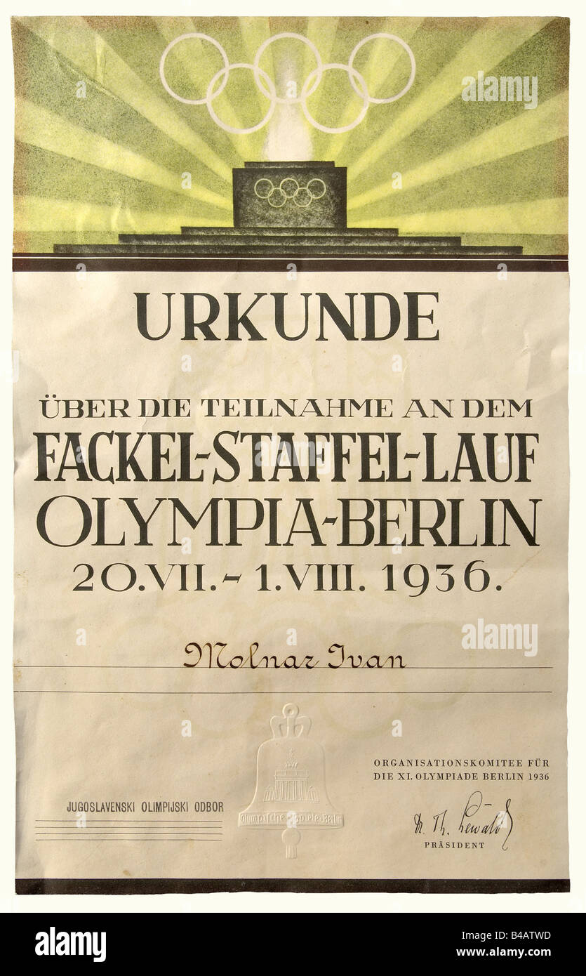 Un possessore di torcia Olimpica 1936, con certificato per i partecipanti. Porta torcia ben conservato realizzato da Krupp AG, Essen in acciaio inox V2A con decorazione incisa. Altezza 27 cm. Il certificato del partecipante rilasciato al relay bearer jugoslavo, Ivan Molnar, con il timbro del NOC jugoslavo (Comitato Olimpico Nazionale). Storico, storico, 1930s, 20th secolo, Giochi Olimpici, Olimpiadi, Olympiad, sport, torneo, tourney, tornei, tourneys, oggetto, oggetti, alambicchi, clipping, clippings, cut-out, cut-out, cut-out, documento, documenti, documenti, documenti, oggetti, Foto Stock