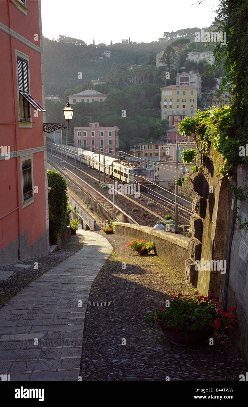 Arrivo in treno su Zoagli viadotto Foto Stock
