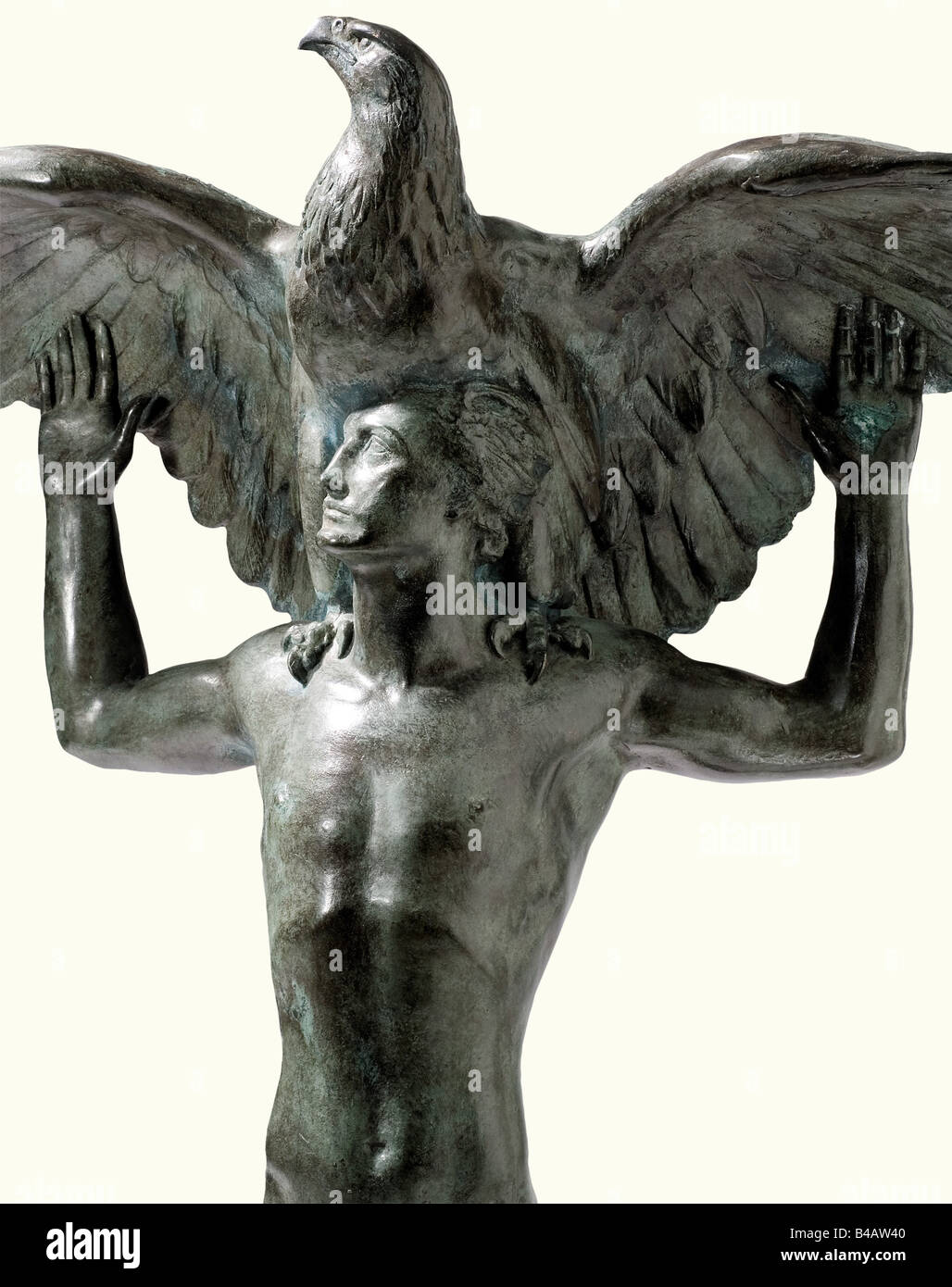 Ferdinand Liebermann (1883 - 1941) - bronzo figura 'Deutschland erwache!'., ("Germania, sveglio!') gioventù permanente, sulla sua spalla un aquila pronto a salire. Base firmato "Ferdinand Liebermann" sulla sinistra, sul retro del marchio del Belle Arti "fonderia Guss Brandstetter München". Altezza 100,5 cm. Una figura imponente con una bella e profonda patina verde. Liebermann ha creato la figura 'Deutschland erwache!' nel 1924 e presentato al pubblico in occasione della mostra Arte in Monaco di Baviera Palazzo di Vetro nello stesso anno. Ferdinand Liebermann ha completato la sua istruzione a Monaco di Baviera, artista del diritto d'autore non deve essere cancellata Foto Stock