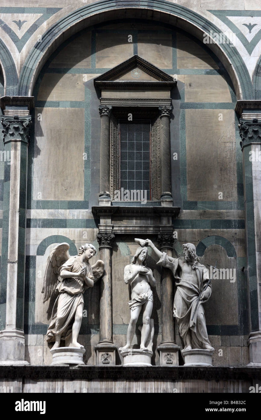 Le sculture sopra il "Porte del Paradiso", Firenze, Italia Foto Stock