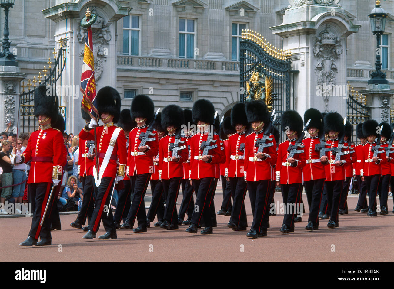 Gran Bretagna - Londra - St James's district - Buckingham Palace - cambio della guardia Foto Stock