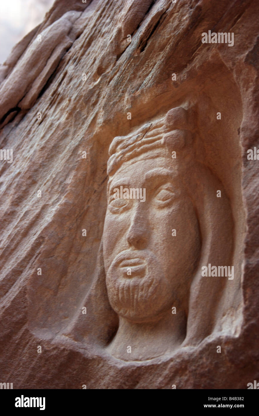 Uomo ritratto carving, Wadi Rum, Giordania Foto Stock