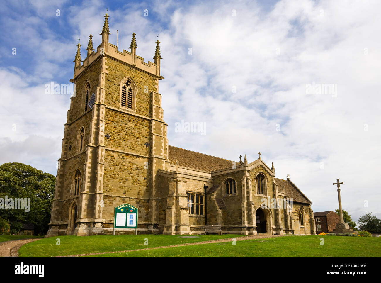 St Wilfrids chiesa nel villaggio di Alford nel Lincolnshire Wolds, England Regno Unito Foto Stock