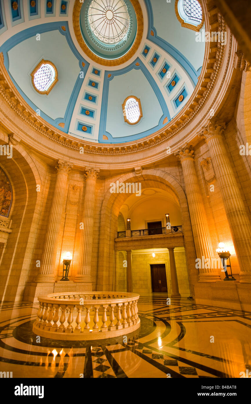 L'interno della cupola dell'edificio legislativo (costruito tra il 1913-1920) nella città di Winnipeg, Manitoba, Canada. Foto Stock