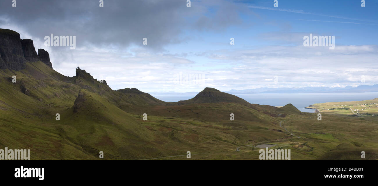 Vista panoramica dal Quirang, Isola di Skye in Scozia Foto Stock