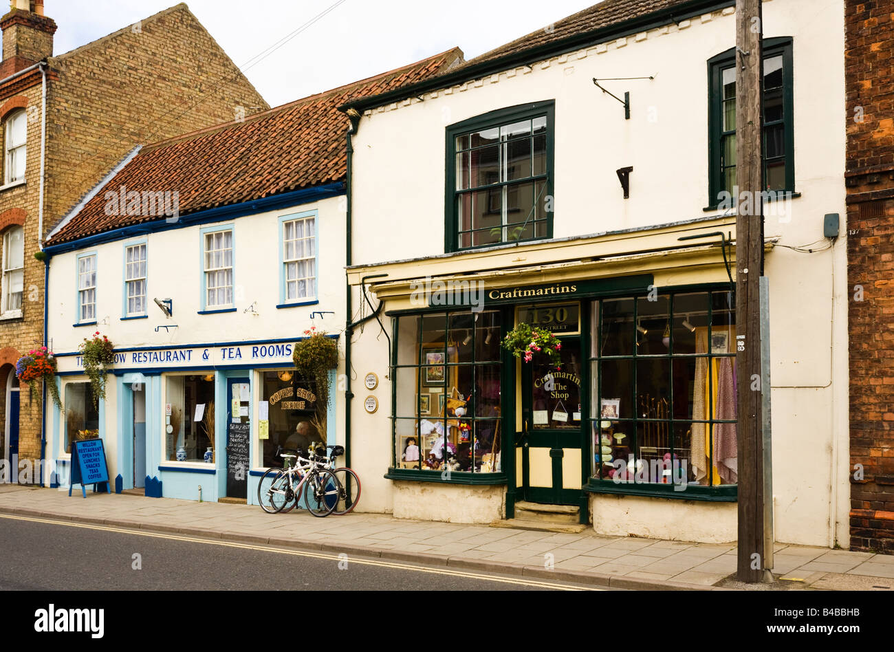 Inglese tradizionale sala da tè e negozi di artigianato in Alford, Lincolnshire, England, Regno Unito Foto Stock