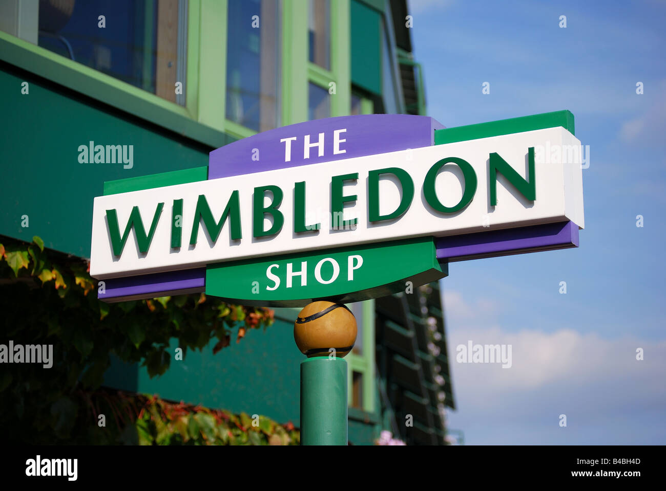 Il cartello del negozio Wimbledon, i Campionati di Wimbledon, il Wimbledon Lawn Tennis Club, Wimbledon, il comune di Merton, Greater London, Inghilterra, Regno Unito Foto Stock