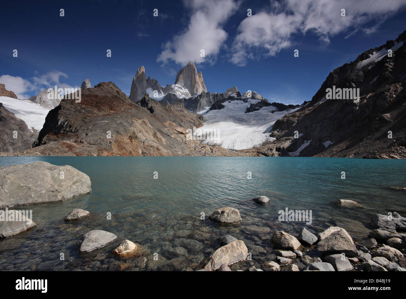 Fitz Roy Mount e Laguna de los Tres in una chiara mattina. El Chalten. Patagonia - Argentina. Foto Stock
